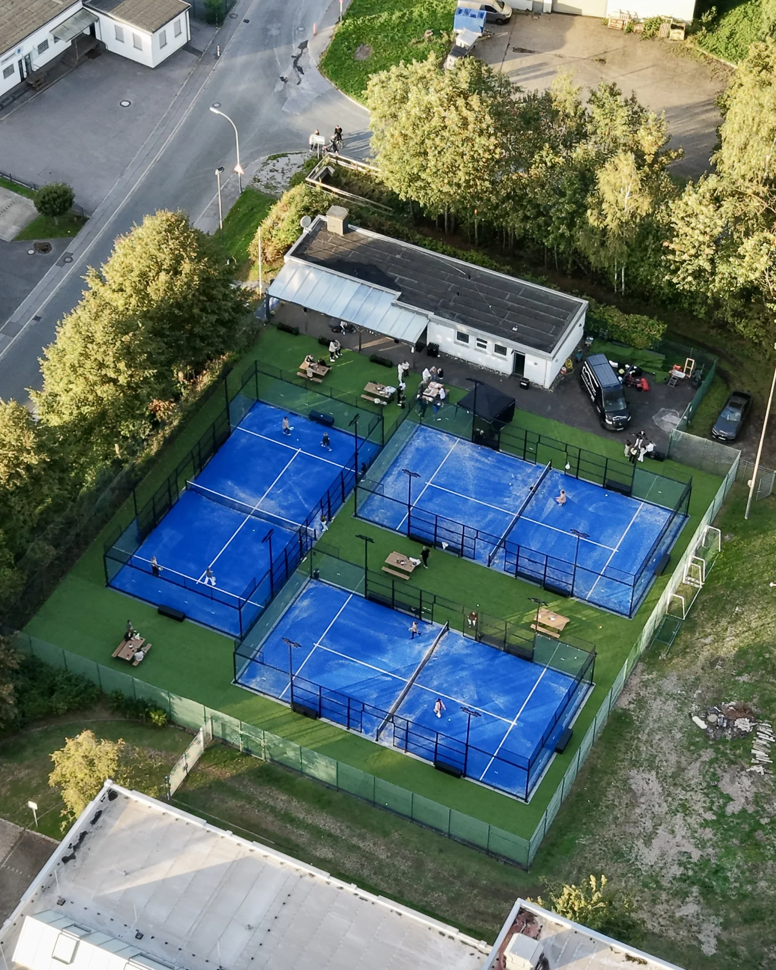 Drohnenaufnahme der Padelfokus-Anlage in Hemer